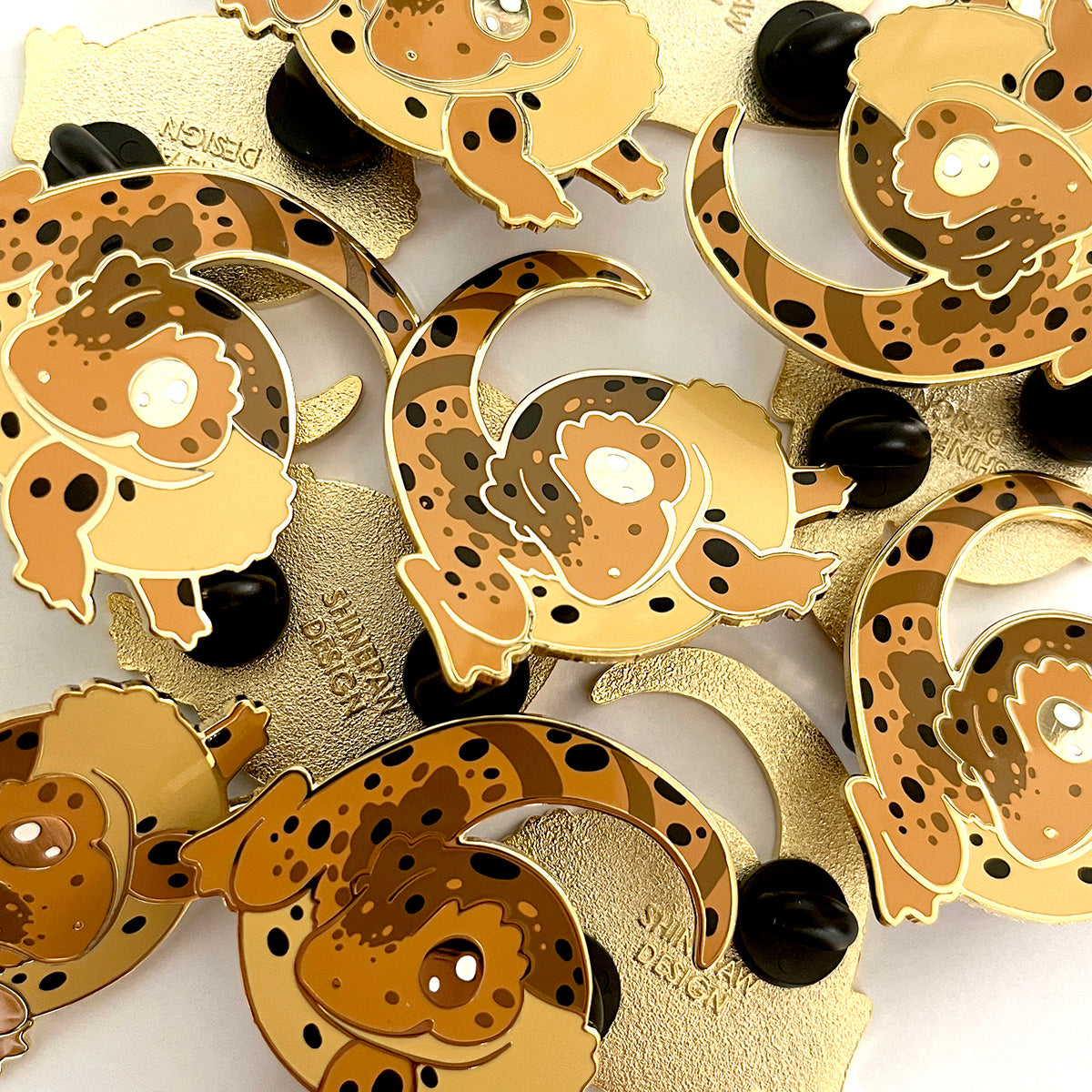 Dalmatian Crested Gecko Hard Enamel Pin